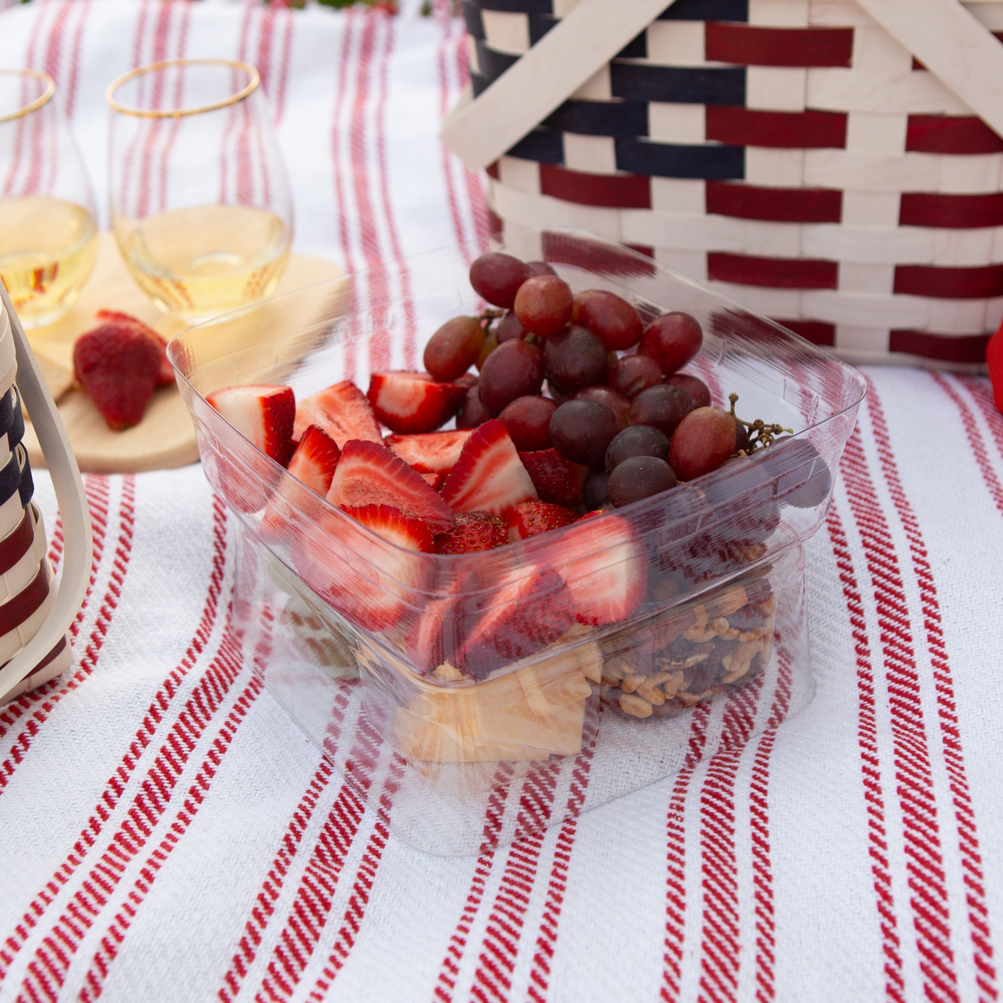 Americana Provision Picnic Basket with Protectors - White - Image 9