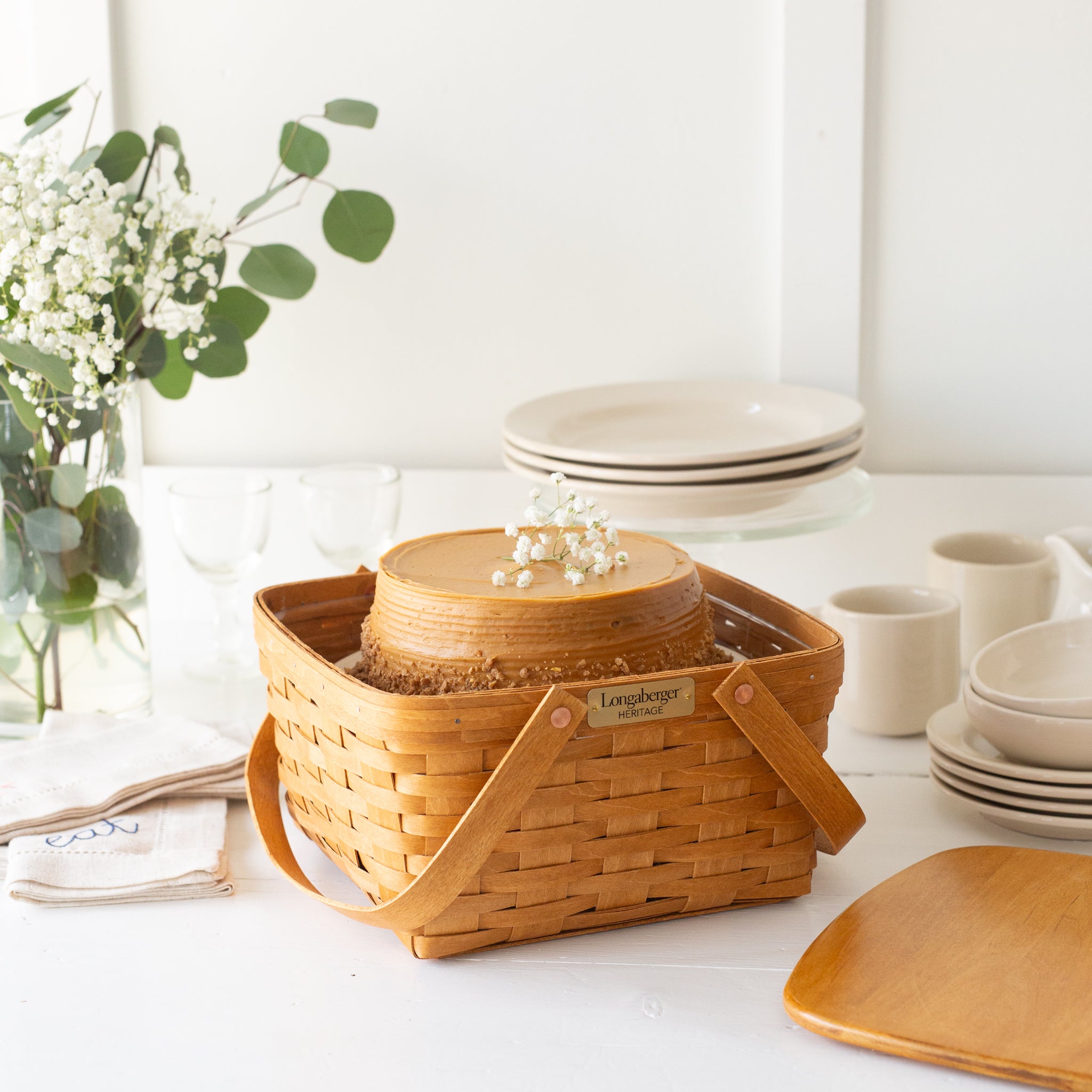 Collector's Heritage Cake Basket with Lid. Riser and Protector - Warm Brown - Image 12