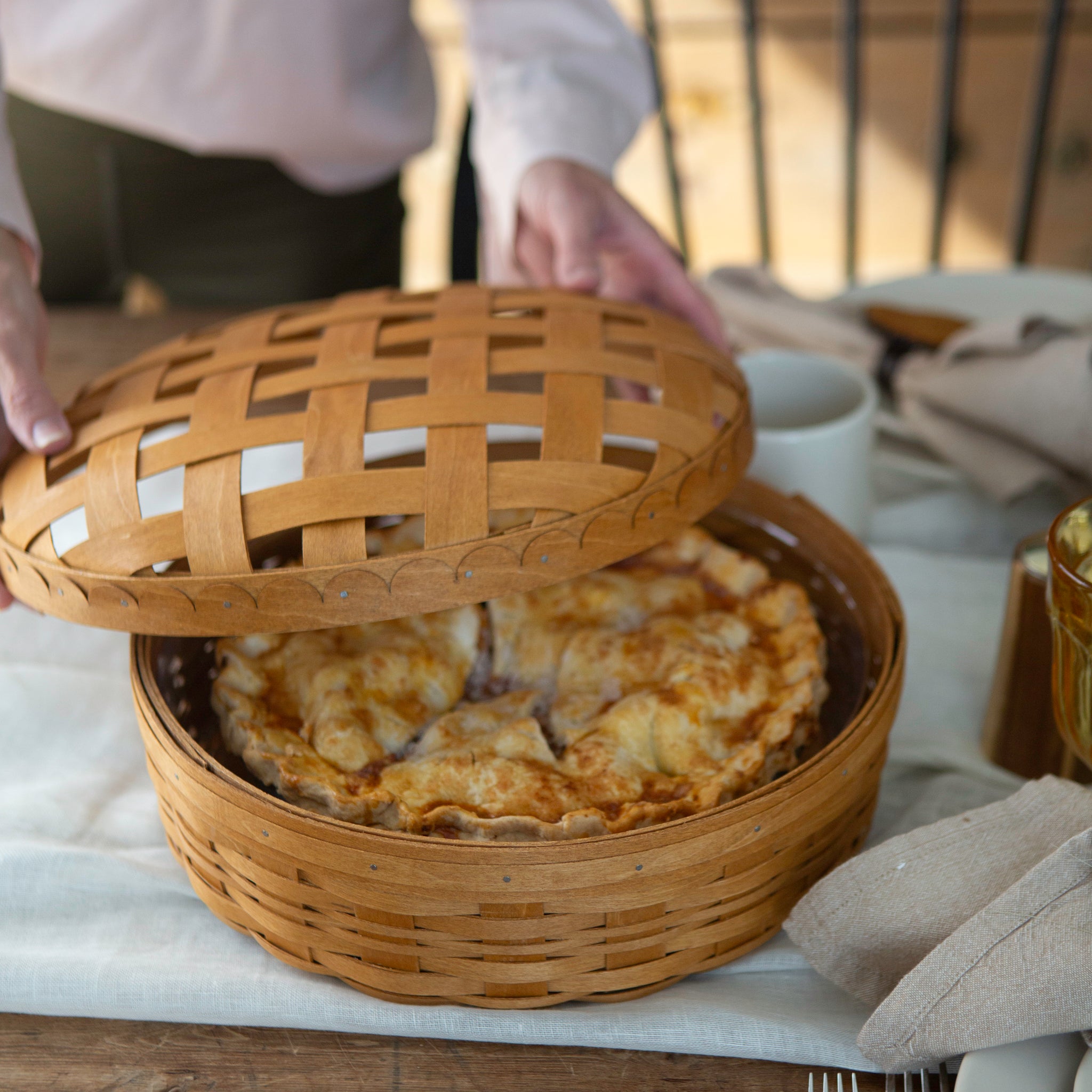 Pie Basket with Lid and Protector - Warm Brown - Image 2