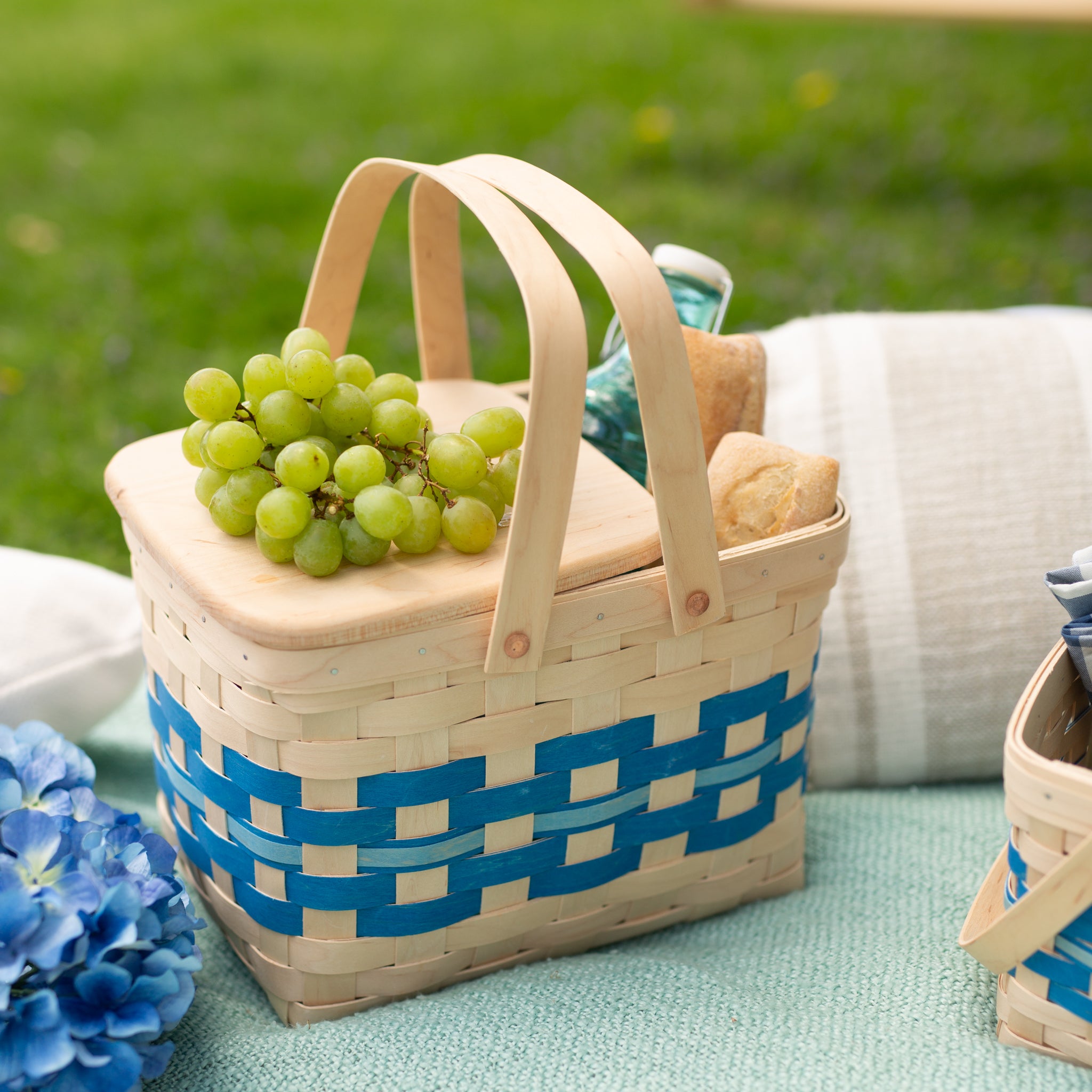 Spring Homestead Picnic Basket with Lid and Protectors - Blueberry - Image 5